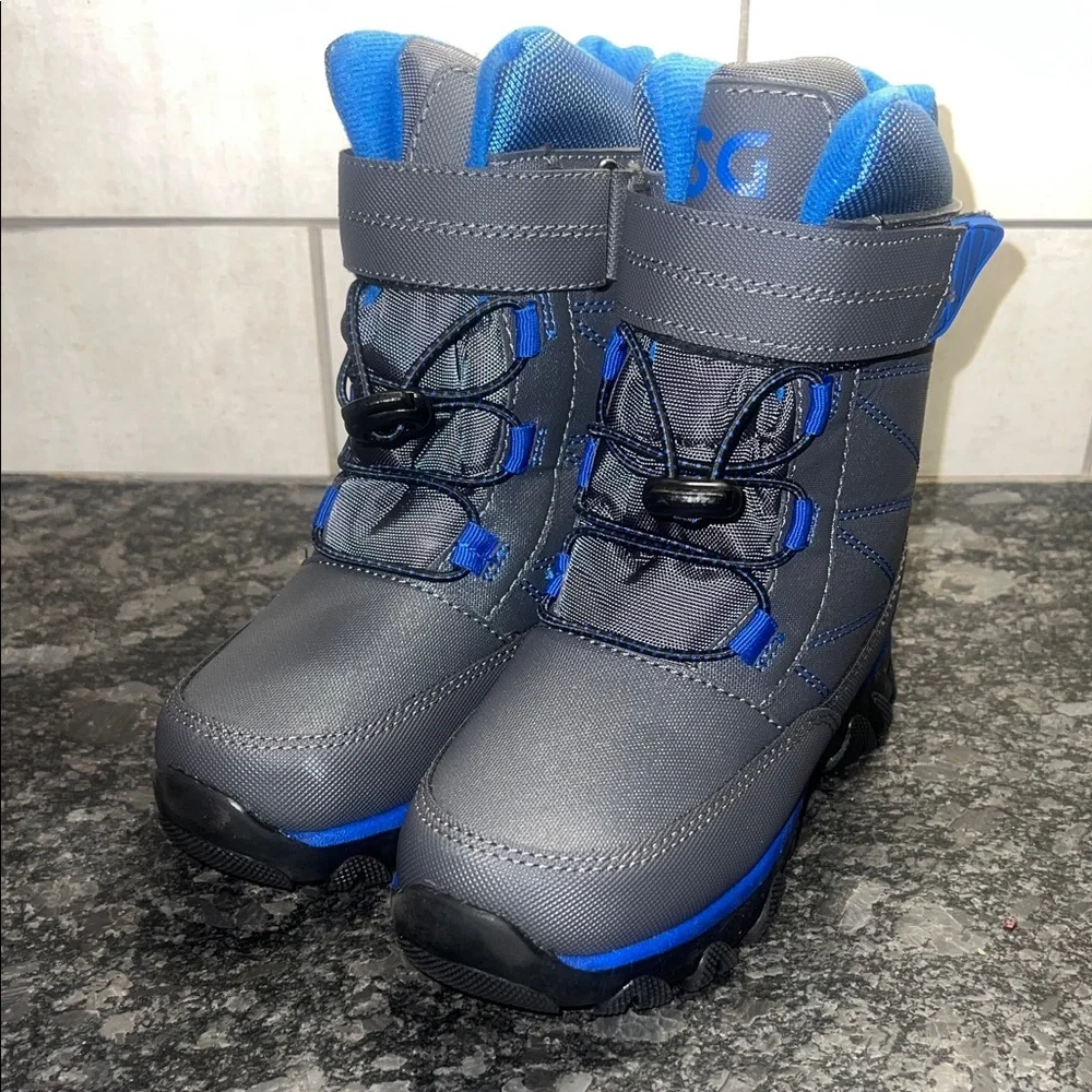 Size 12 DSG Kids Gray and Blue Winter Snow Boots.  NWOT